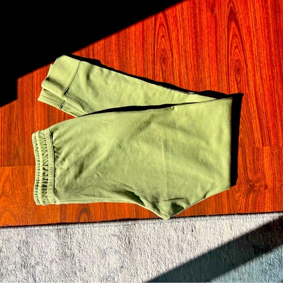 Nike Womens Green Sweatpants - Picture 2 of 3